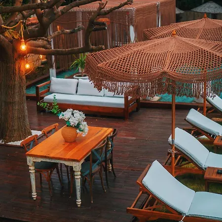 Cadde75 Alaçatı Couette-café